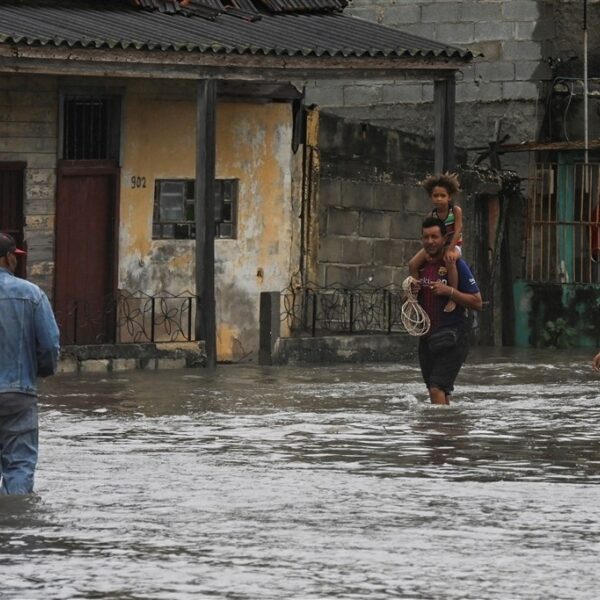 Heel Cuba zit zonder stroom door orkaan Ian, Florida vreest voor grote schade