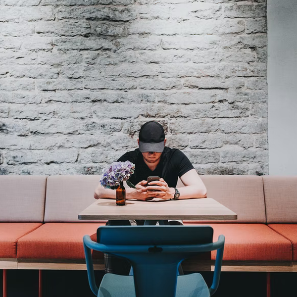 Diego (22) verloor sociale contacten door zijn spierziekte en werd eenzaam