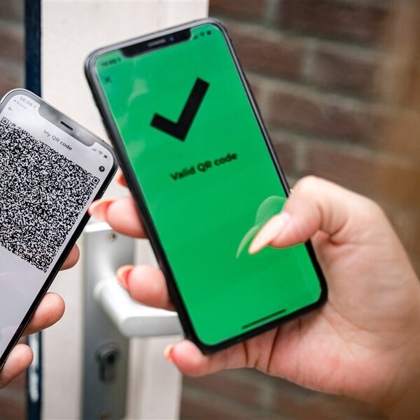 Twee doktersassistenten opgepakt na handel in valse vaccinatiebewijzen