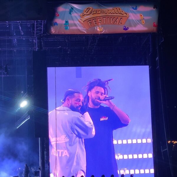 J. Cole brengt Drake op het podium samen met special guest Lil Wayne