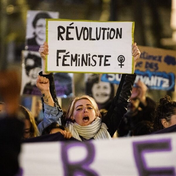 Elk uur worden er vijf vrouwen vermoord: "Femicide is geen crime passionel"