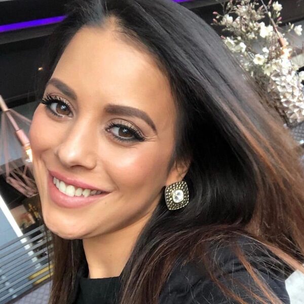 Hanane nam drie jaar lang een break van Instagram: "Het gaf me te veel prikkels"