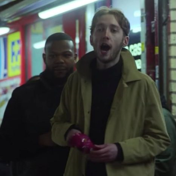 Britse campagne over geweld tegen vrouwen gaat viral: "Spreek vrienden aan"