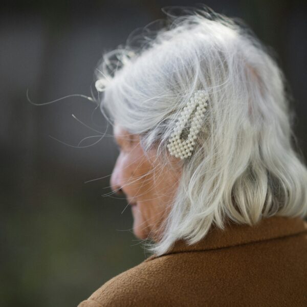 93-jarige vrouw vindt naakte man in haar kruipruimte: "Woonde daar minstens 6 maanden"