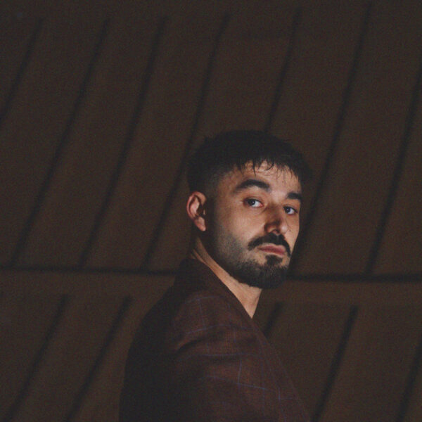 Ferhat (32) over etnisch profileren: "Werd op mijn elfde al bang gemaakt door politie"