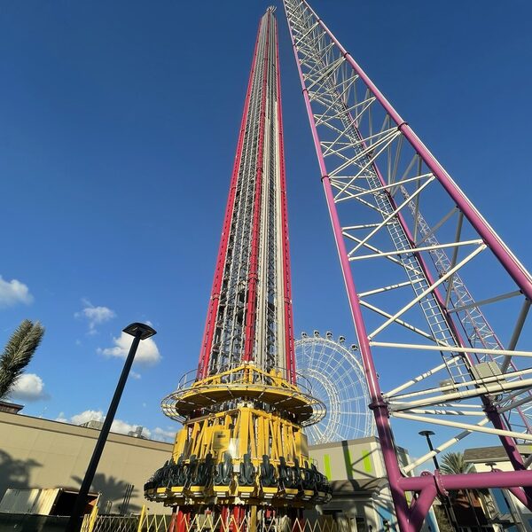 Amerikaanse jongen (14) overleden na val uit freefall-attractie