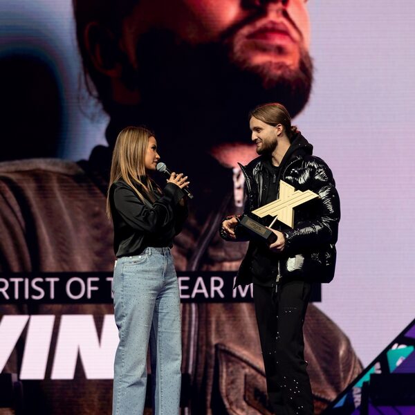 Kevin pakt vier FunX Music Awards: "Het voelt lekker, ik heb hard gewerkt"
