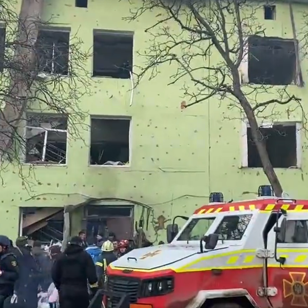 Kinderziekenhuis in Oekraïense stad Marioepol verwoest door luchtaanval