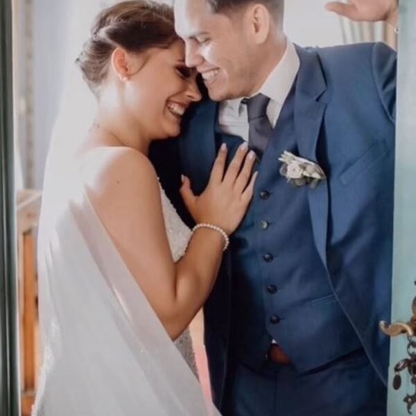 Vrouw zet complete bruiloft in scene in de hoop haar ex jaloers te maken