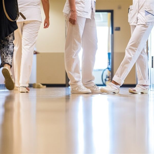 1 op 5 jonge vrouwen heeft last van ongewenste seksuele aandacht op werk