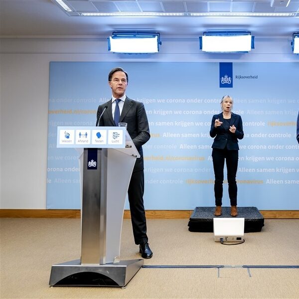 Rutte: "Huidige coronamaatregelen verlengd tot zeker 14 januari"