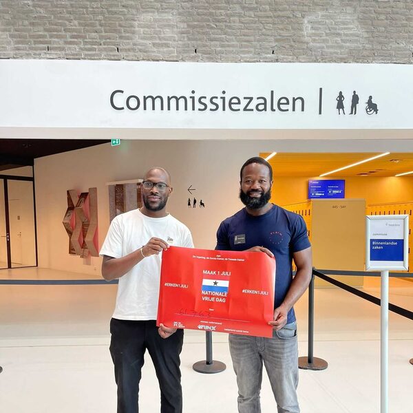 Dit gebeurt er met jouw handtekening: Keti Koti-petitie officieel ingeleverd