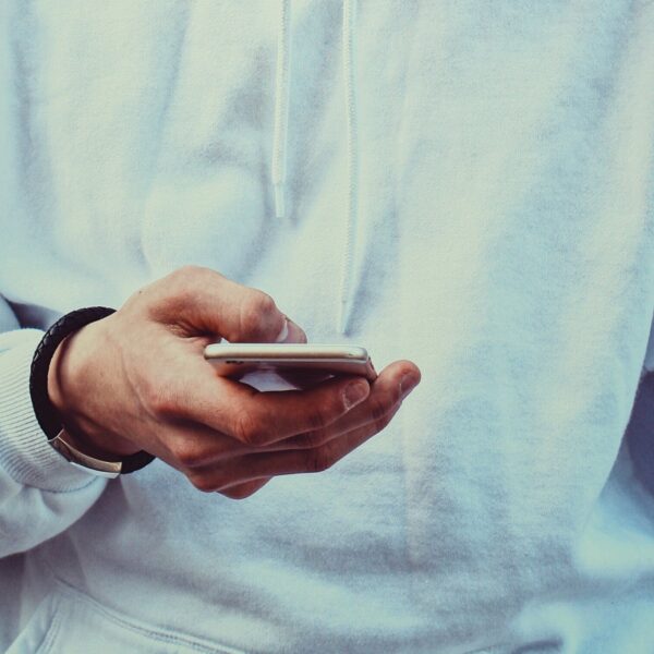 Younes werd ontslagen door 'zionisten-filmpje': "Mijn grondrechten zijn geschonden"