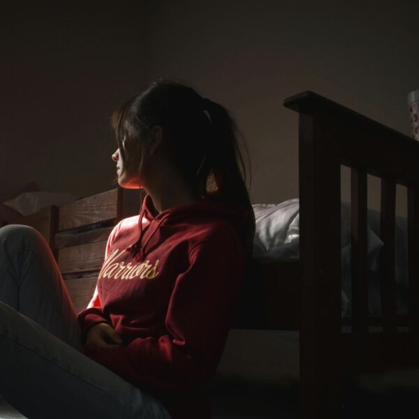 Sara's leven is verwoest door de toeslagenaffaire: "Heb geen contact meer met mijn moeder"