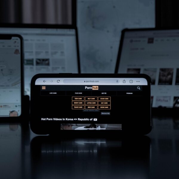 Pornhub verwijdert 8,8 miljoen video's
