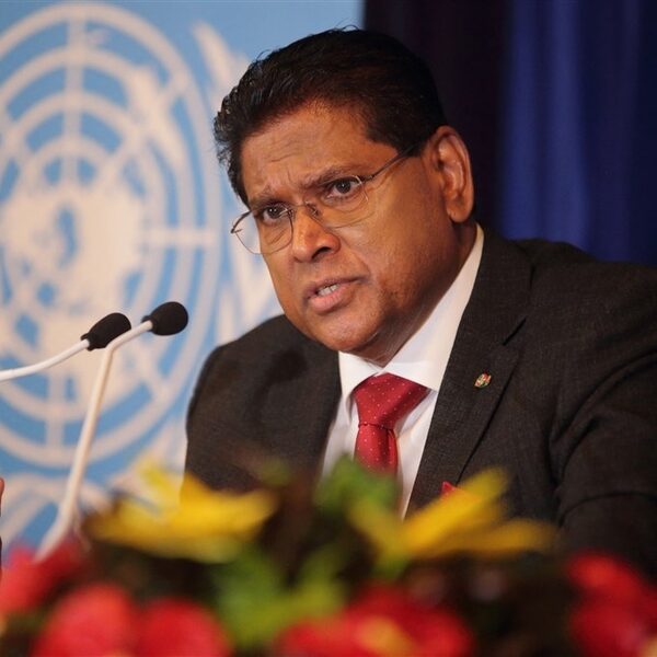 Surinamers de straat op uit protest tegen de regering