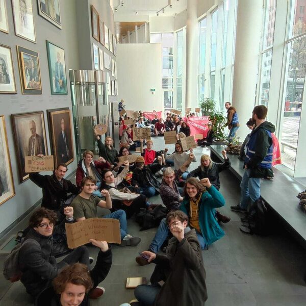 Studenten protesteren bij ministerie tegen plannen voor de basisbeurs