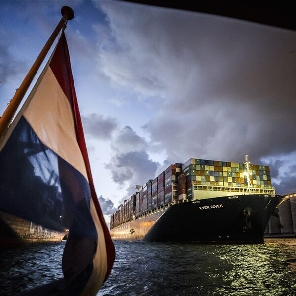 OM maakt zich zorgen om recordaantal drugsuithalers in Rotterdamse haven