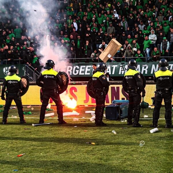 Gewonden door gewelddadige rellen na misgelopen promotie ADO Den Haag