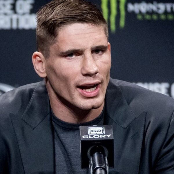 Rico Verhoeven moet titelgevecht uitstellen vanwege knieblessure