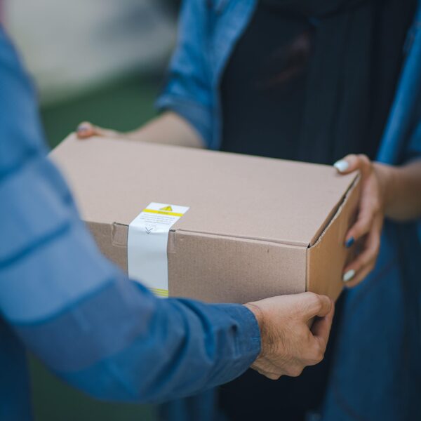 Anouk (23) is verslaafd aan online shoppen: "Je hebt niet door hoeveel je uitgeeft"