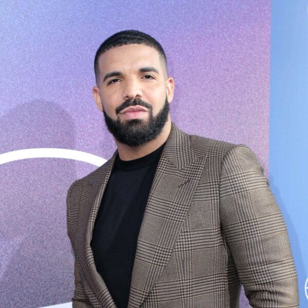 Drake geeft recent gedumpte fan 50.000 dollar