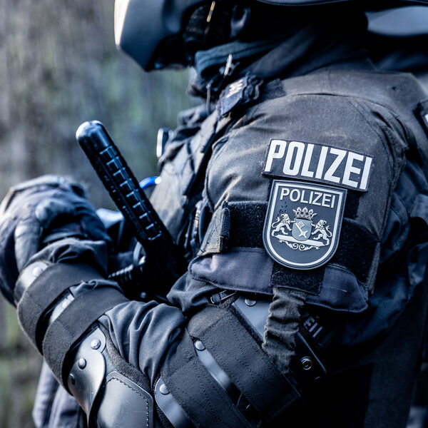 Duitse rechtsextremisten bedreigen migranten met pepperspray en messen