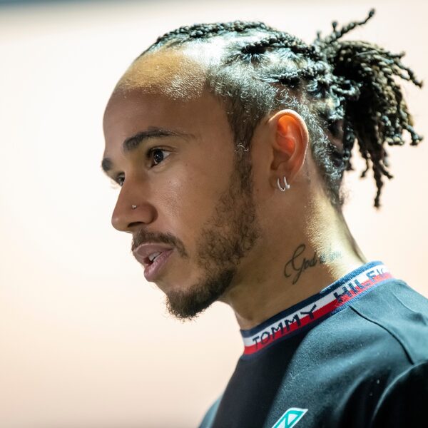 Lewis Hamilton wil met bod op Chelsea voetbalsport diverser maken