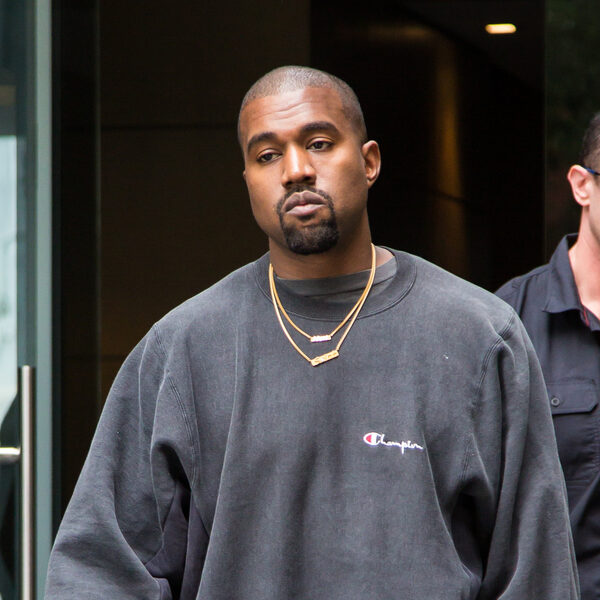 'Ye slaat man op straat neer na avond met Madonna, Floyd en Julia Fox'