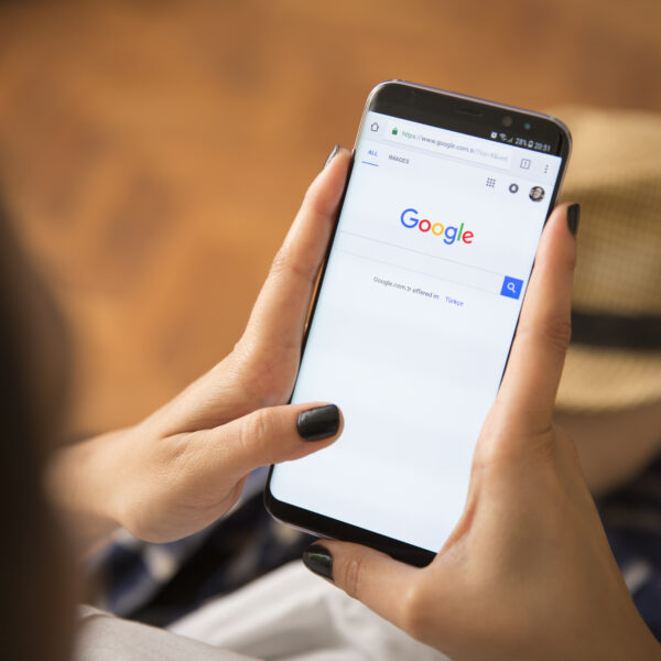 Imke (22) is extreem bang om ziek te worden: "Ik google alles"