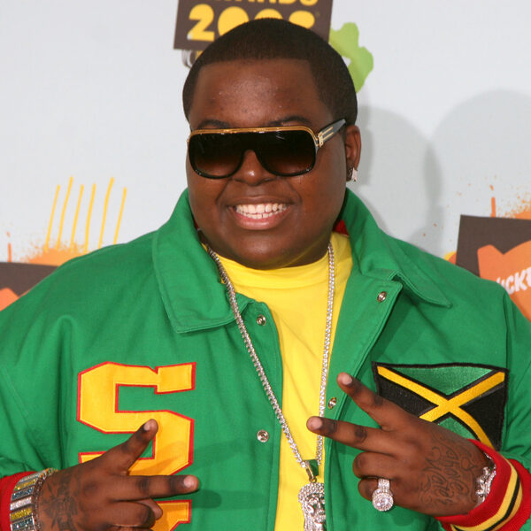 Videoregisseur zegt dat Sean Kingston hem heeft geslagen en bedreigd met pistool