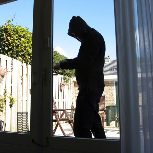 Inbreker laat teleurgesteld briefje achter: "Waarom op slot als geen geld?"