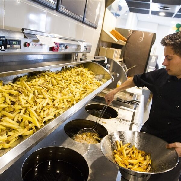 Snackbars starten manifest tegen ongezond stigma: 'Friet is groente'