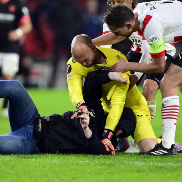 PSV geeft veldbestormer die keeper Sevilla aanviel stadionverbod van 40 jaar