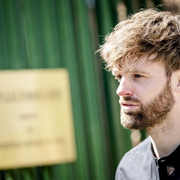 Tim Hofmans 'BOOS' duikt in toeslagenschandaal: "Tijd voor een nieuw verhaal"