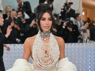 Kim Kardashian vindt het moederschap heel zwaar