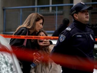 Jongen (13) die kinderen doodde op Servische basisschool te jong om te vervolgen