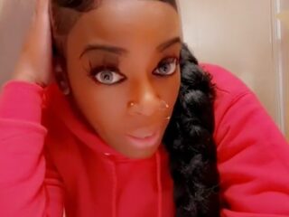 TikTokker verrast: lijmspray in plaats van haarlak blijkt slecht idee