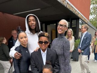 Gescheiden Wiz Khalifa en Amber Rose samen bij diploma-uitreiking van zoon