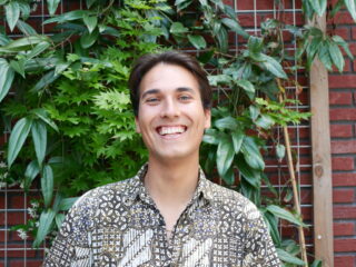 Benjamin (26) organiseert Dekoloniale Indië Herdenking: "Je moet het verleden begrijpen om het heden te begrijpen"