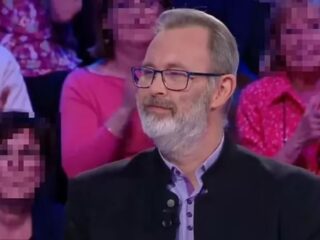 Gezochte Franse seriemoordenaar duikt doodleuk op in bekende tv-show