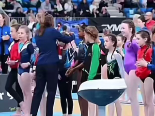 Jonge zwarte turnster ontvangt excuses nadat ze als enige geen medaille kreeg