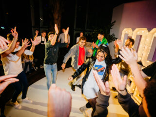 Jongeren openhartig tijdens Good Vibes Dinner: "Ik wil dat mijn zusjes weer veilig zijn"