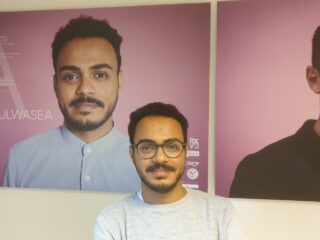 Abdul (26) uit Jemen verbleef in Ter Apel en helpt nu andere nieuwkomers