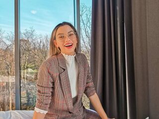 Lynn (28) is stomadrager en model: ''Ik wil negatieve stigma's veranderen in positieve''