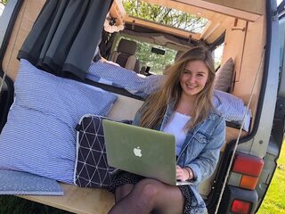 Nienke woont in een busje: "Ik ben mezelf bewust van de risico’s, maar geniet van de vrijheid"