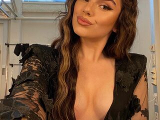 Famke Louise en Denzel Slager maken hun relatie officieel