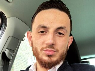 Tayfun (23): "Ik wil kansarme kinderen helpen in naam van mijn overleden moeder"