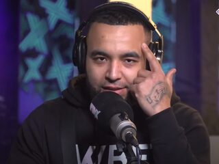 Flo doet zijn ding achter de mic bij Yous!