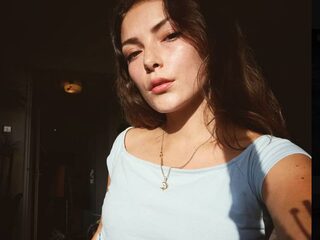 Laura over de moeilijke tijden op modeopleiding Amfi: "Ik wou niet meer bestaan"